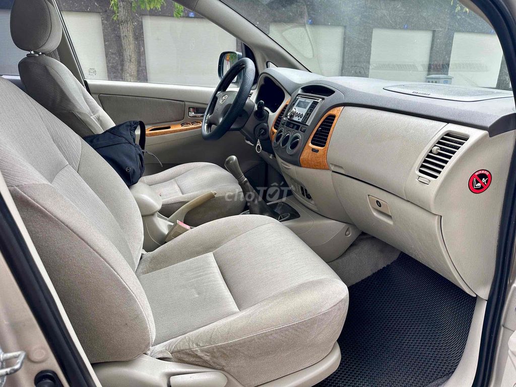 Toyota Innova G 2011 - ảnh 4