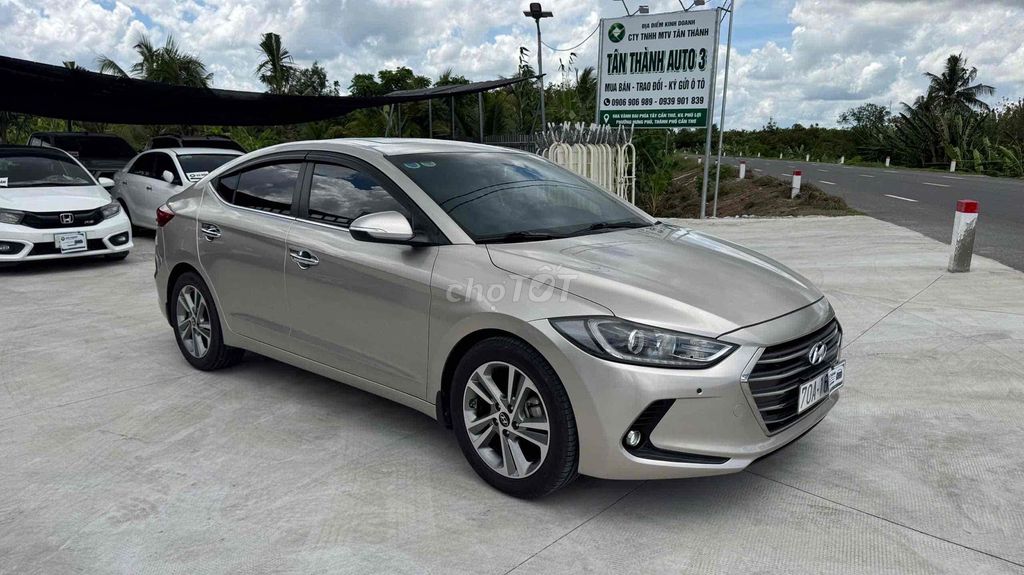 Hyundai Elantra 2.0 AT 2018 - ảnh 4