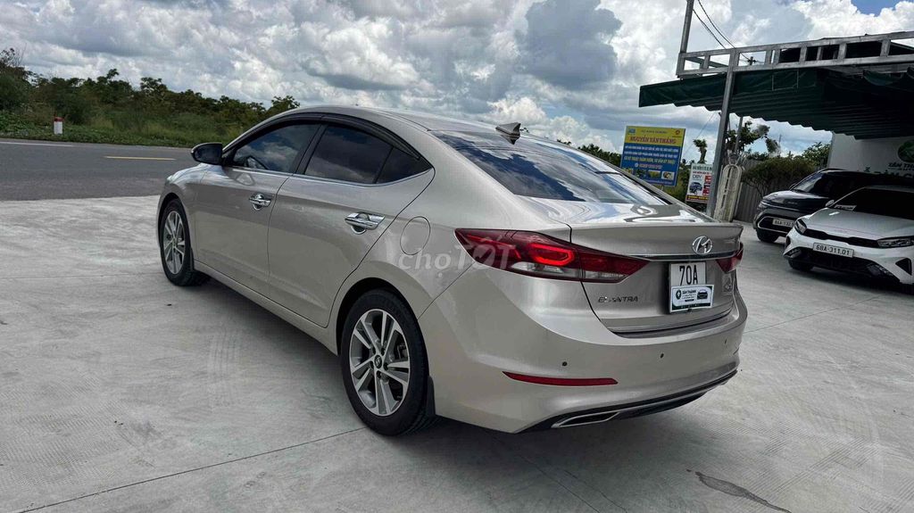 Hyundai Elantra 2.0 AT 2018 - ảnh 5