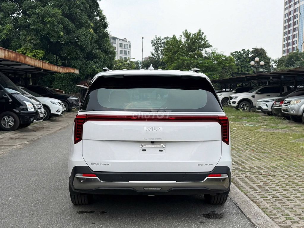 Kia Carnival Signature 2.2D 2025 - ảnh 2