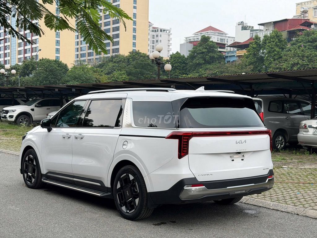 Kia Carnival Signature 2.2D 2025 - ảnh 5