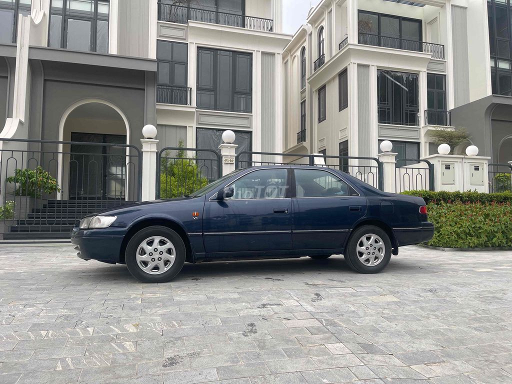 Toyota Camry 2002 - ảnh 1
