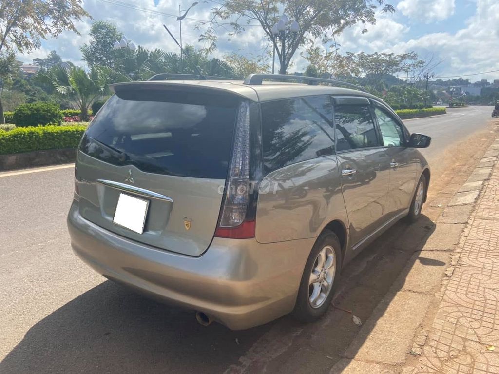 Mitsubishi Grandis 2006 - ảnh 3