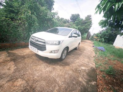 Toyota Innova - ảnh 1