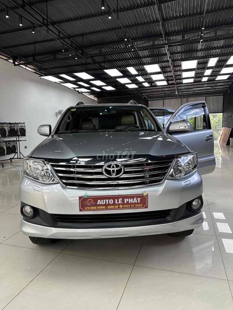 Toyota Fortuner 2012 - ảnh 1