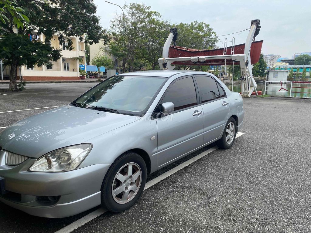 Mitsubishi Lancer - ảnh 2