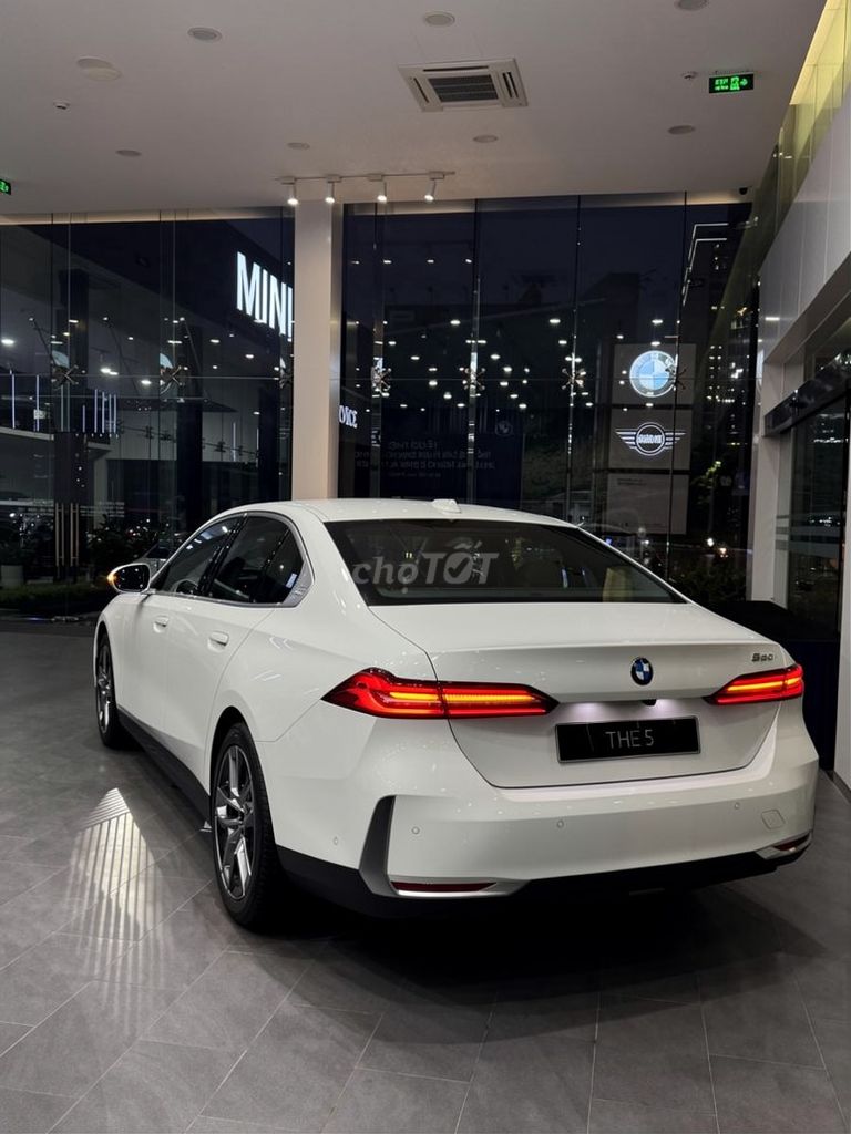 BMW 5 Series 2024 - ảnh 3