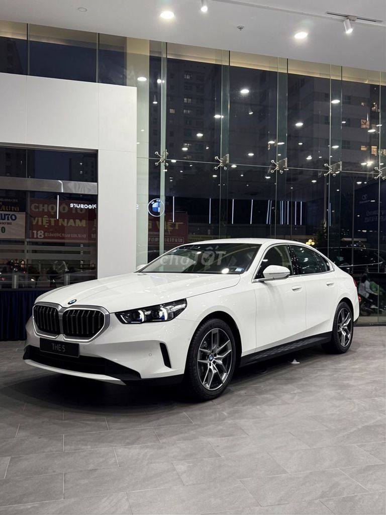 BMW 5 Series 2024 - ảnh 4