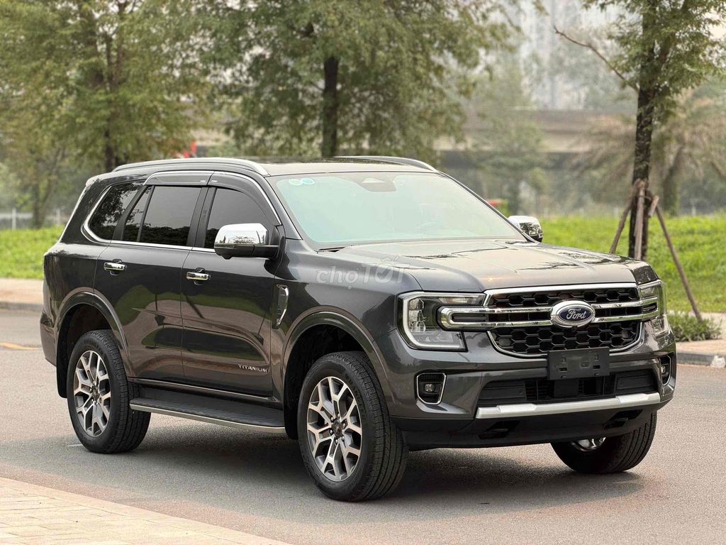Ford Everest 2024 - ảnh 1
