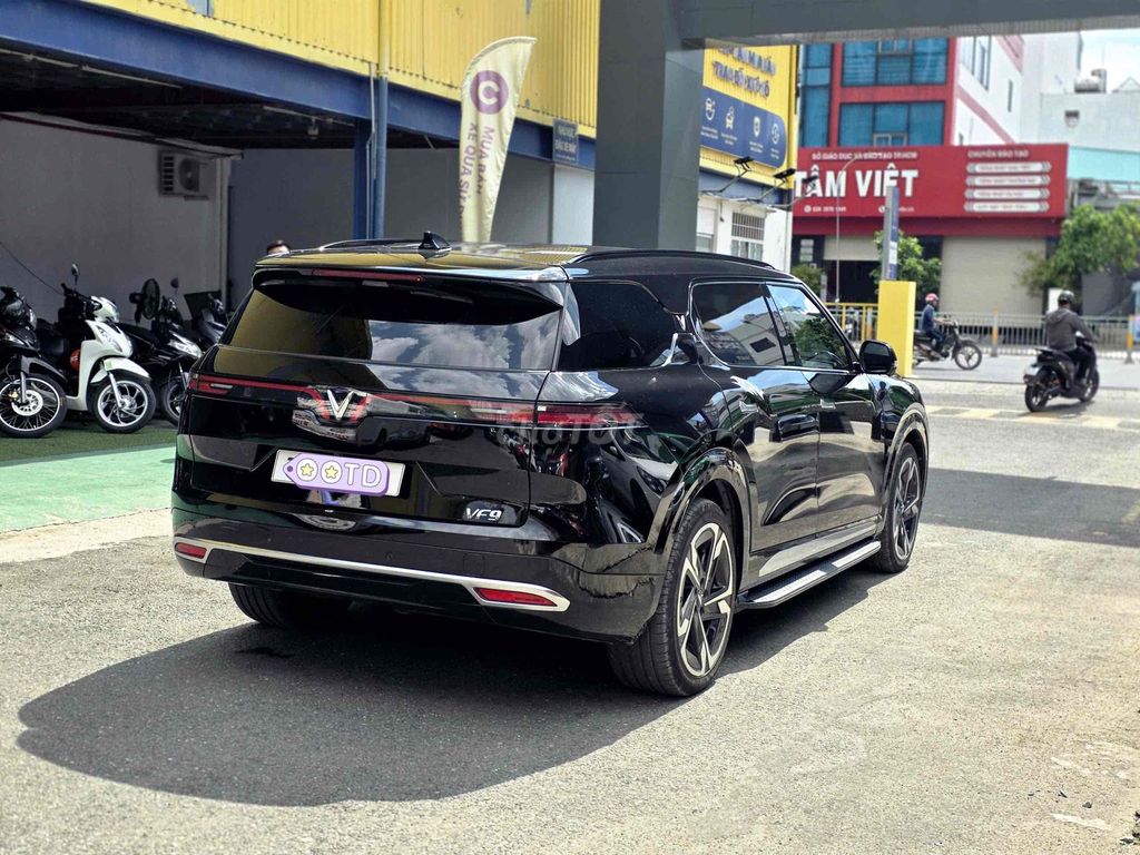 VinFast VF9 2025 - ảnh 2