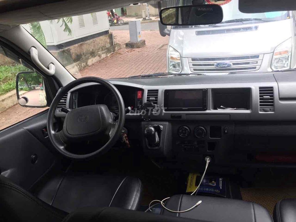 Toyota Hiace 2009 - ảnh 3