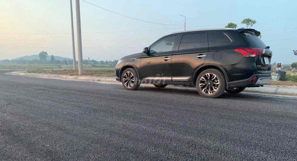 Mitsubishi Outlander 2021 - ảnh 1