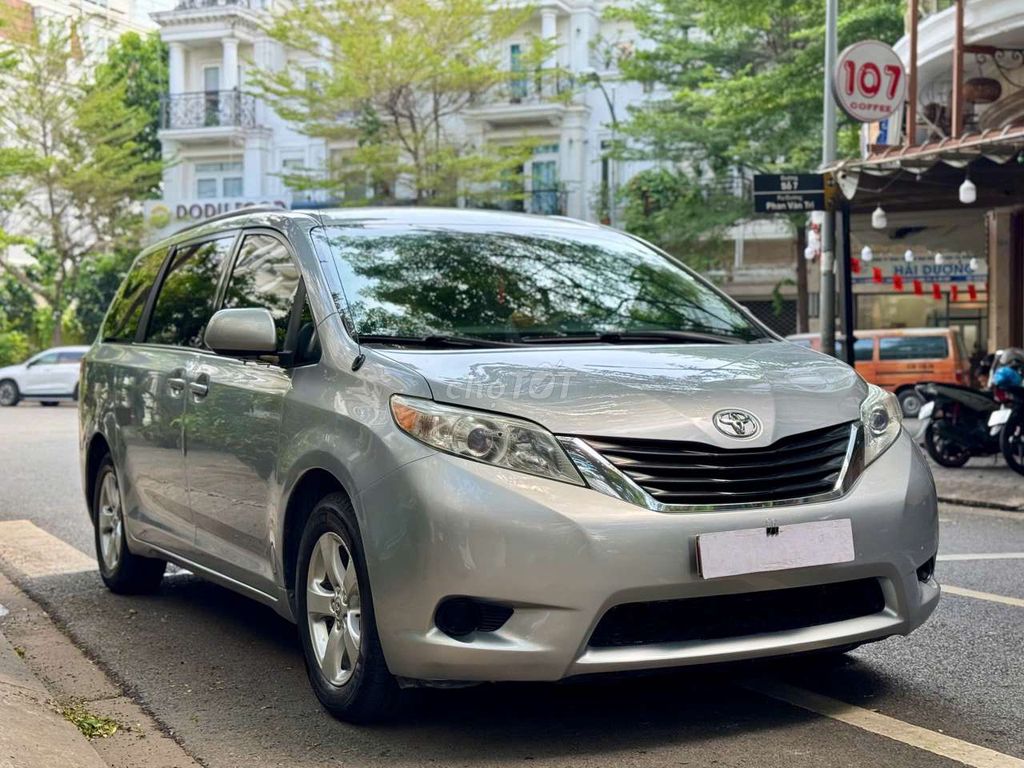 Toyota Sienna 2010 - ảnh 1