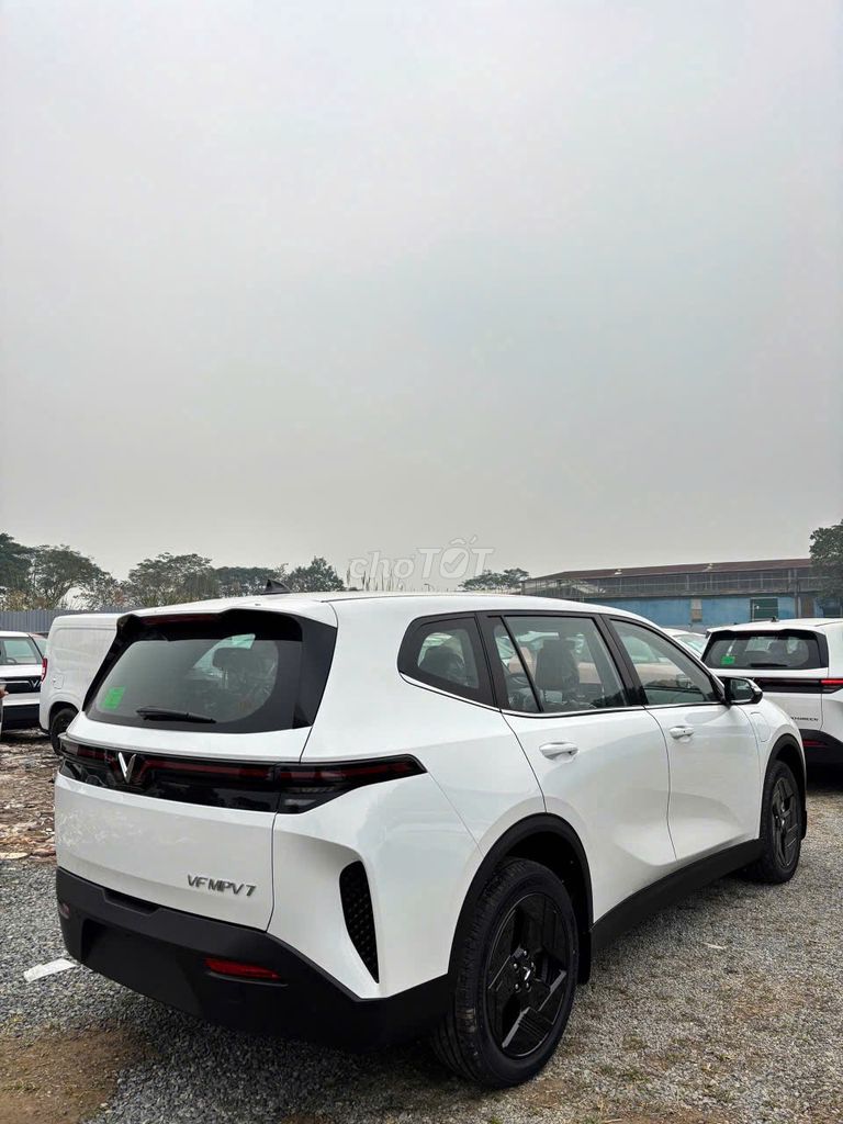 VinFast Limo Green 2026 - ảnh 4