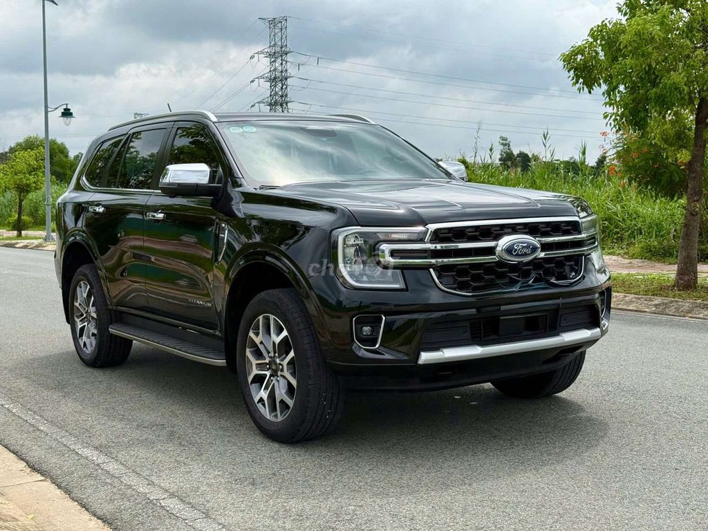 Ford Everest 2023 - ảnh 1