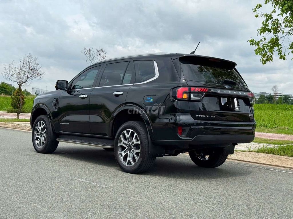 Ford Everest 2023 - ảnh 3