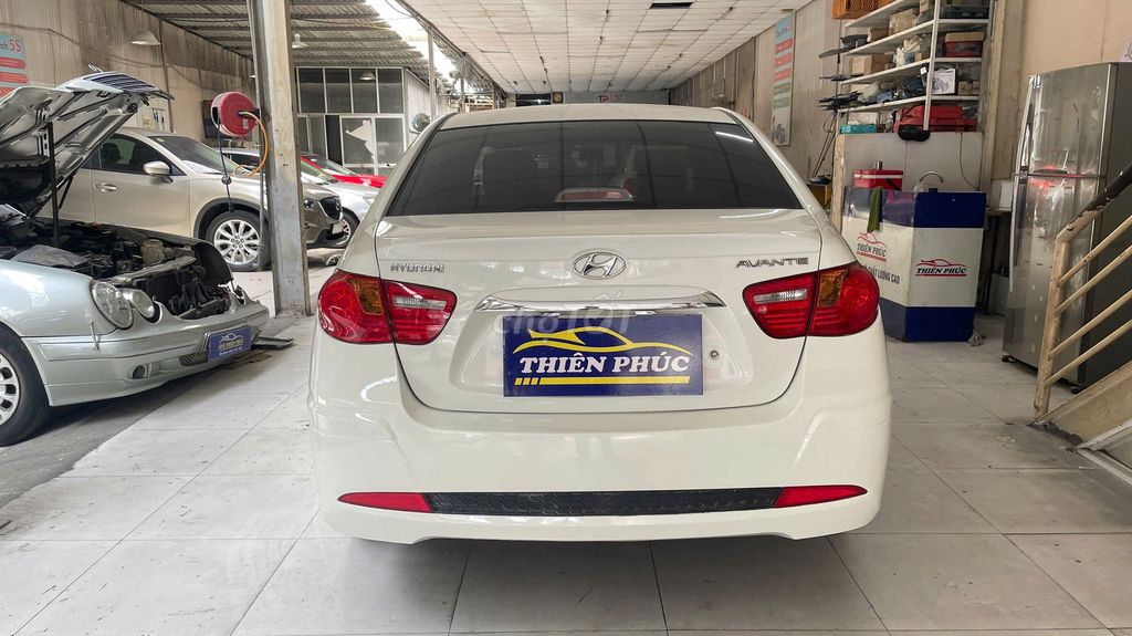 Hyundai Avante 2012 - ảnh 2