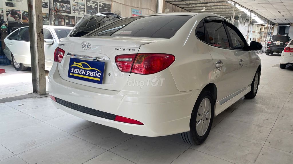 Hyundai Avante 2012 - ảnh 3