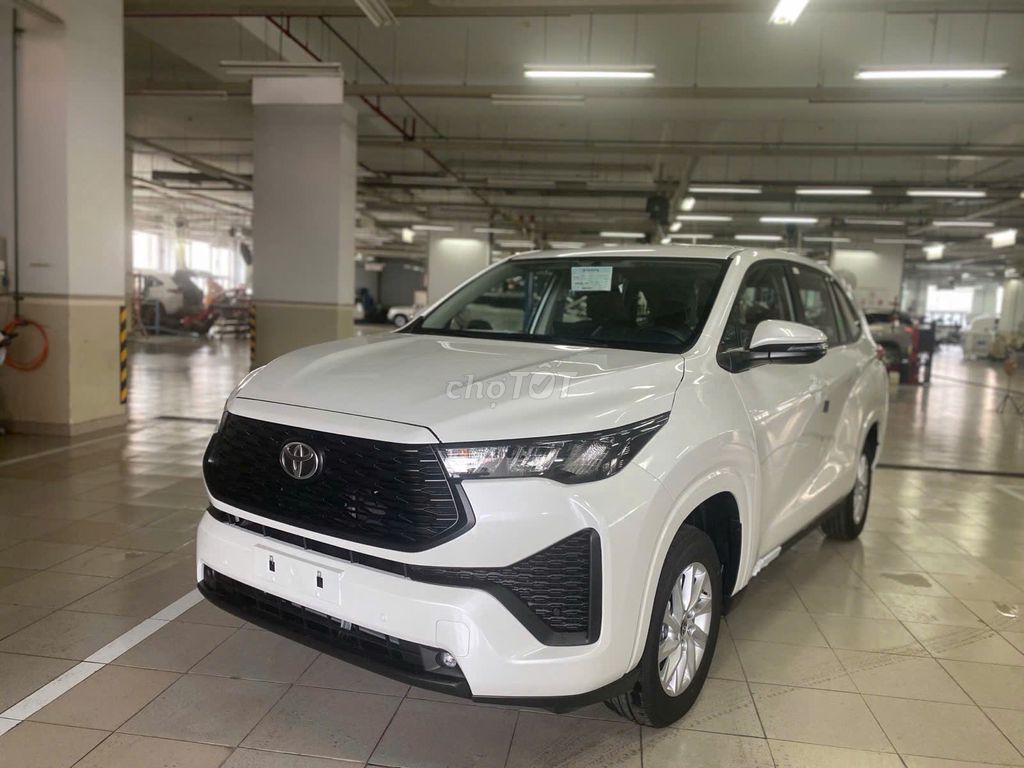 Toyota Innova Cross 2026 - ảnh 1