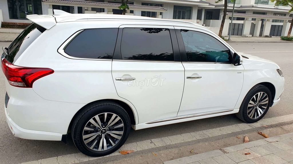 Mitsubishi Outlander 2022 - ảnh 4