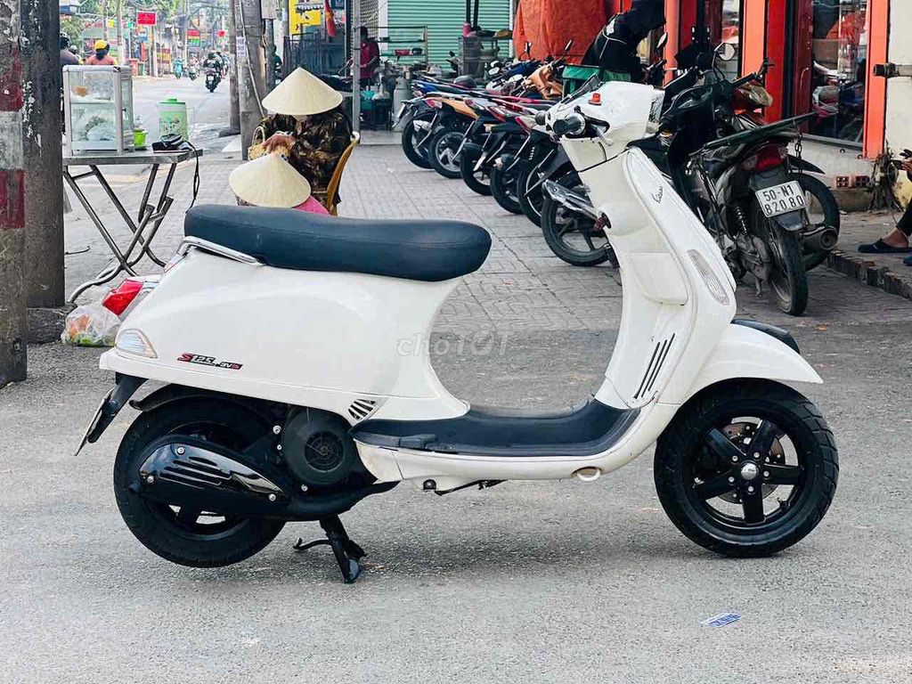 Piaggio Vespa 2013 - ảnh 3
