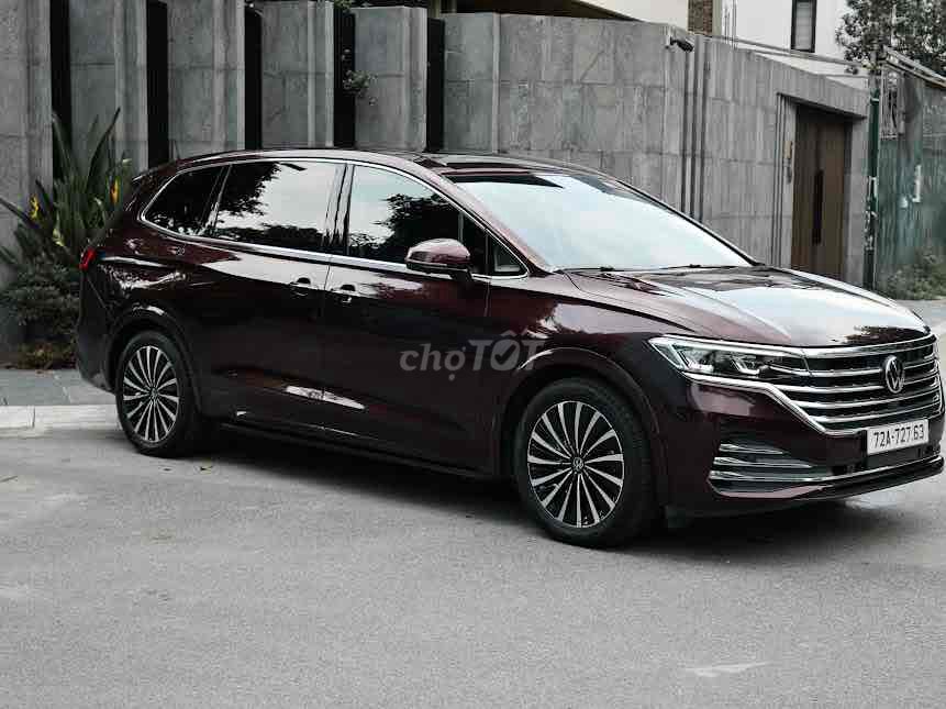 Volkswagen Viloran Luxury - ảnh 2