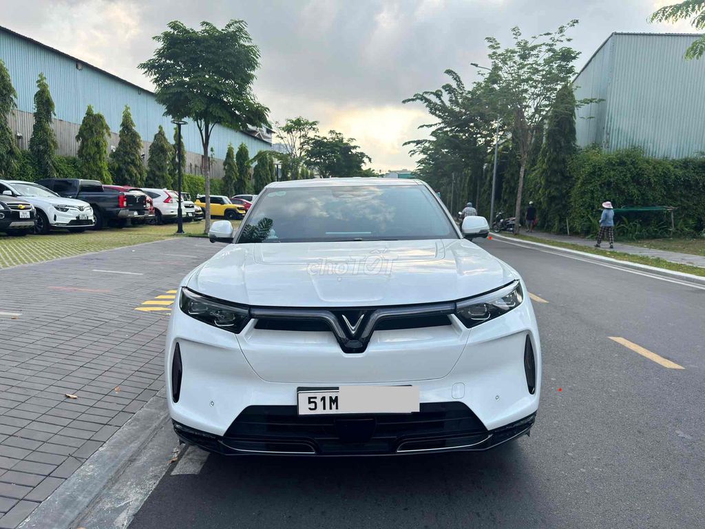 VinFast VF9 Eco 2025 - ảnh 1