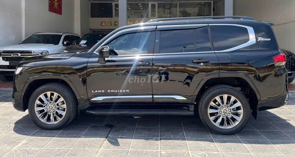 Toyota Land Cruiser LC300 2022 - ảnh 3