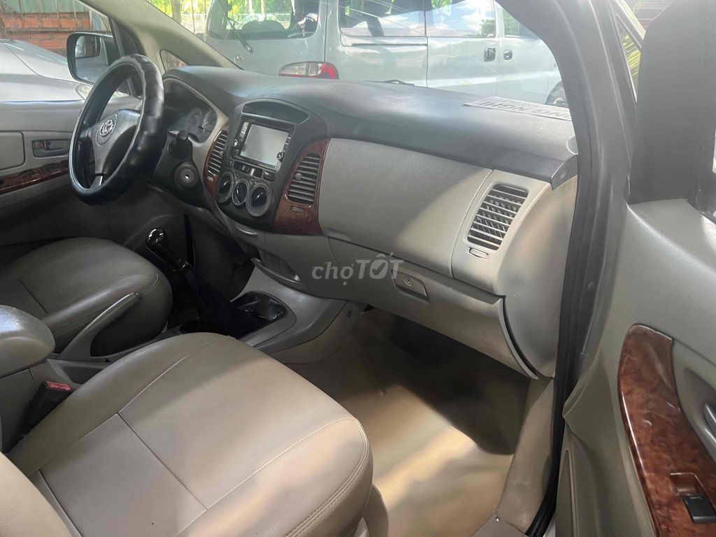 Toyota Innova - ảnh 2
