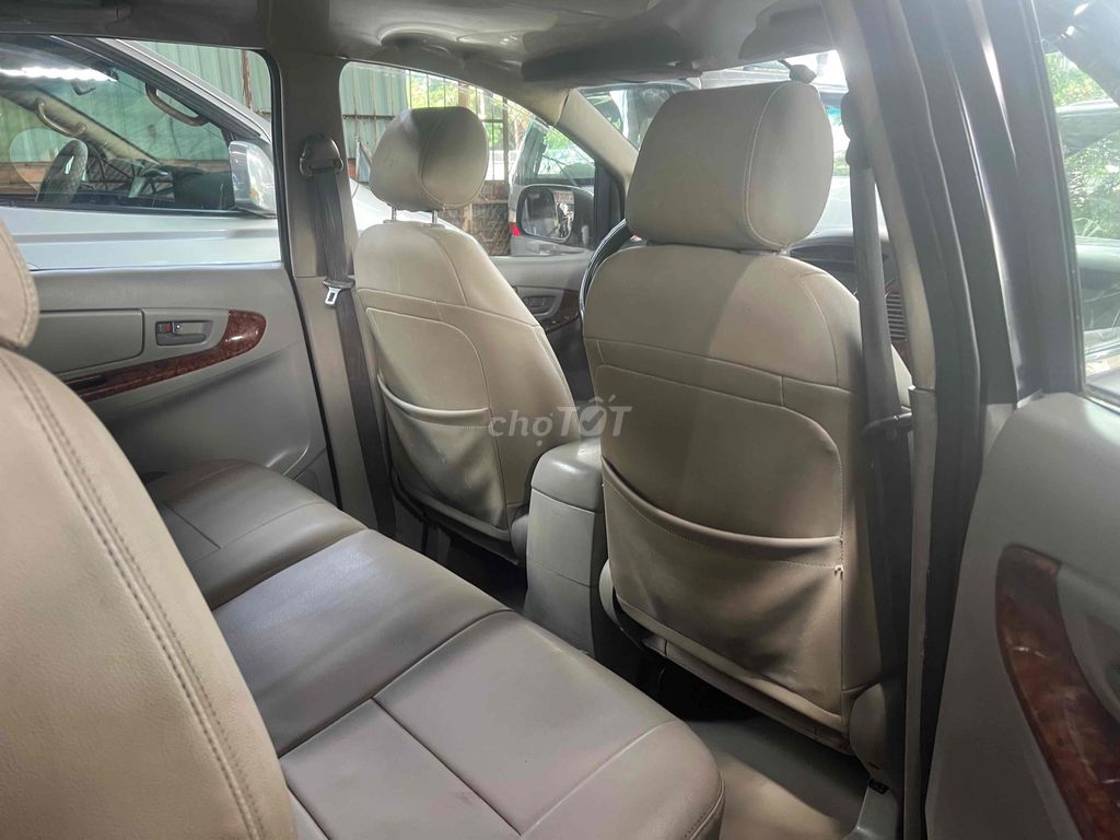 Toyota Innova - ảnh 3