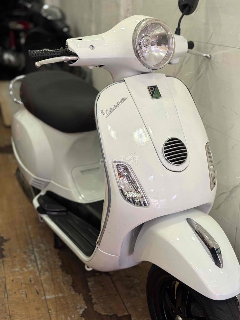 Piaggio Vespa 2010 - ảnh 2
