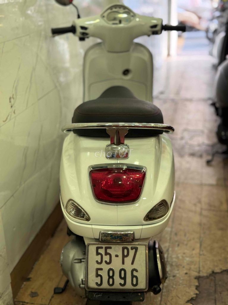 Piaggio Vespa 2010 - ảnh 5