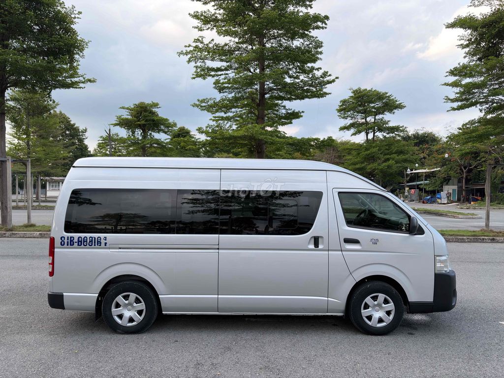Toyota Hiace 2017 - ảnh 4