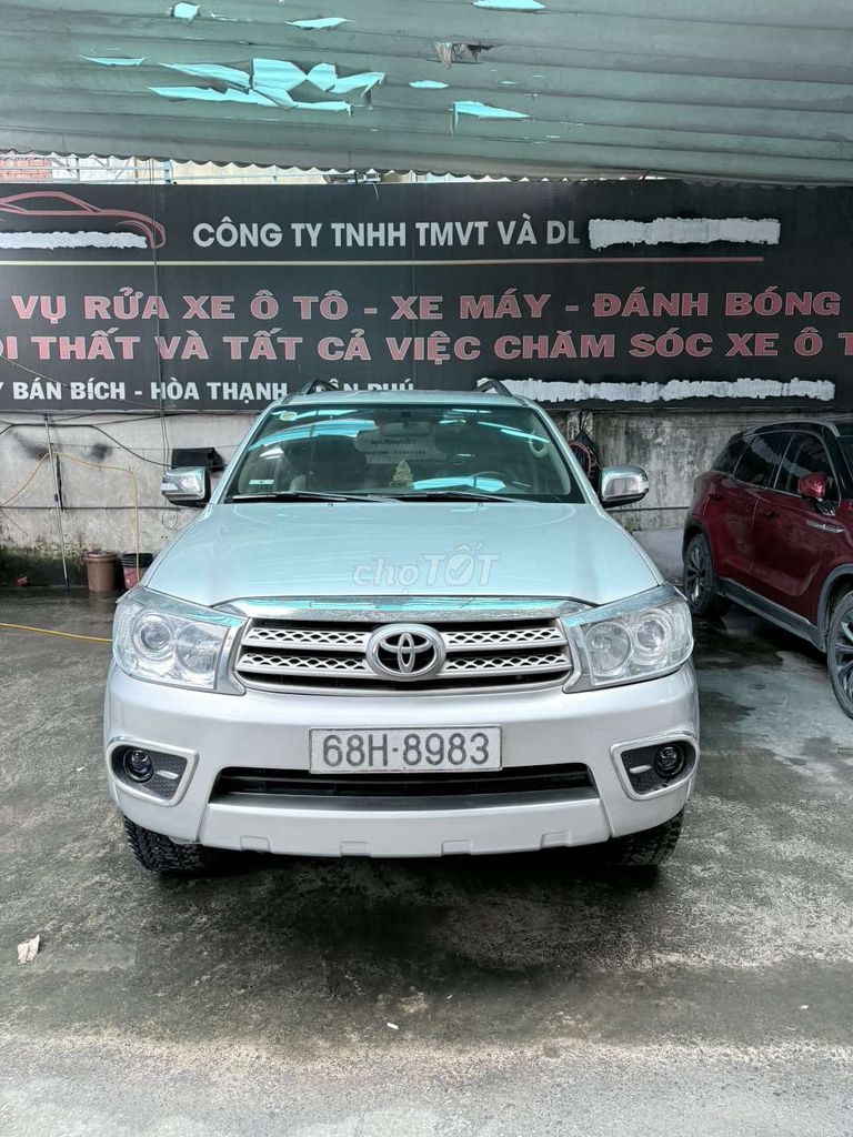 Toyota Fortuner 2010 - ảnh 1