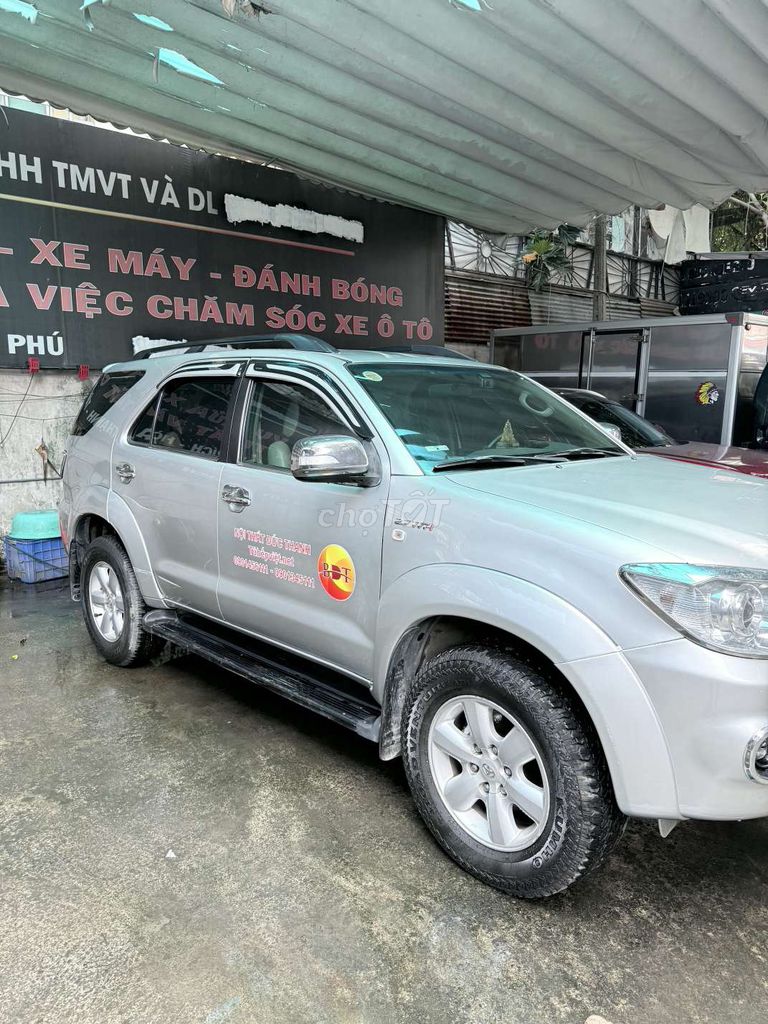 Toyota Fortuner 2010 - ảnh 3