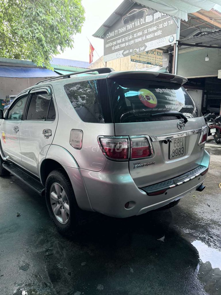 Toyota Fortuner 2010 - ảnh 4