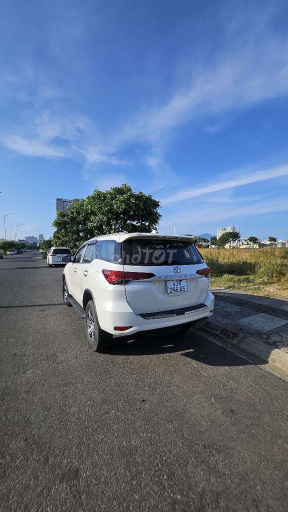 Toyota Fortuner - ảnh 4