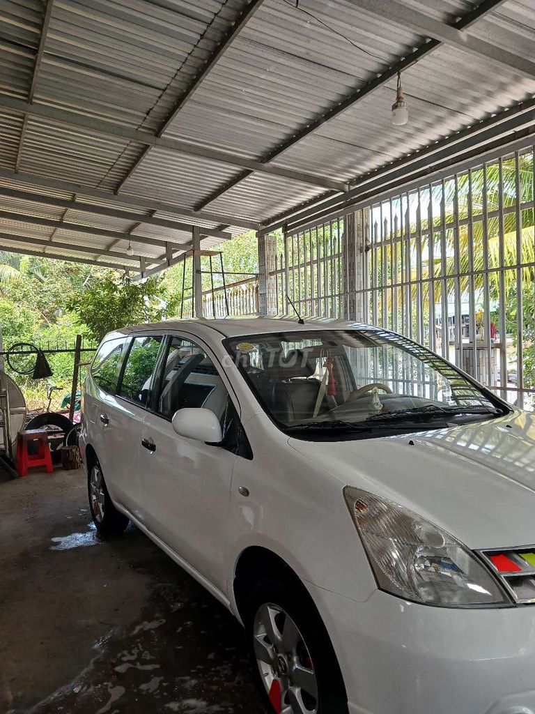 Nissan Grand livina 2011 - ảnh 3