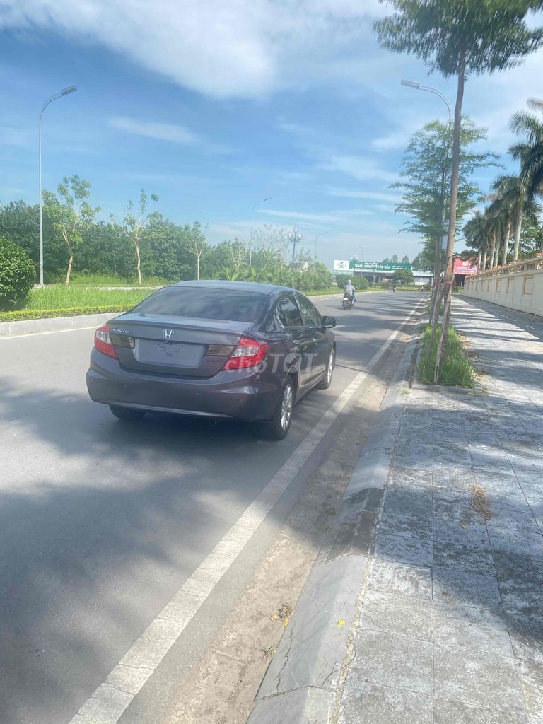Honda Civic 2012 - ảnh 2