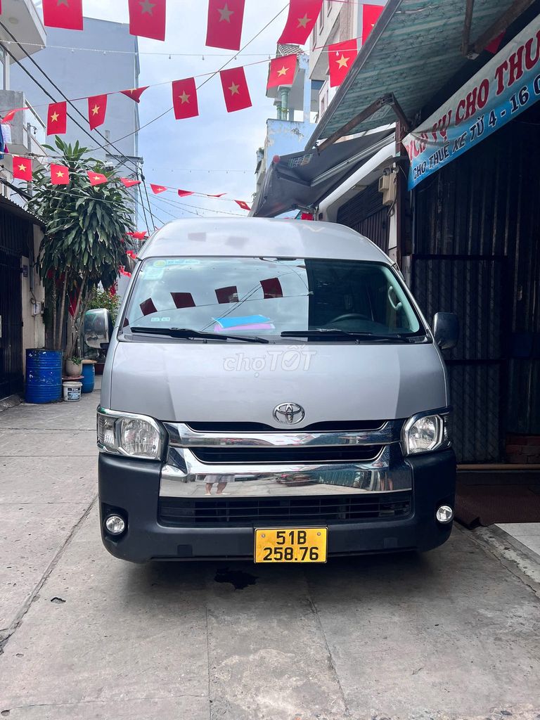 Toyota Hiace 2017 - ảnh 1