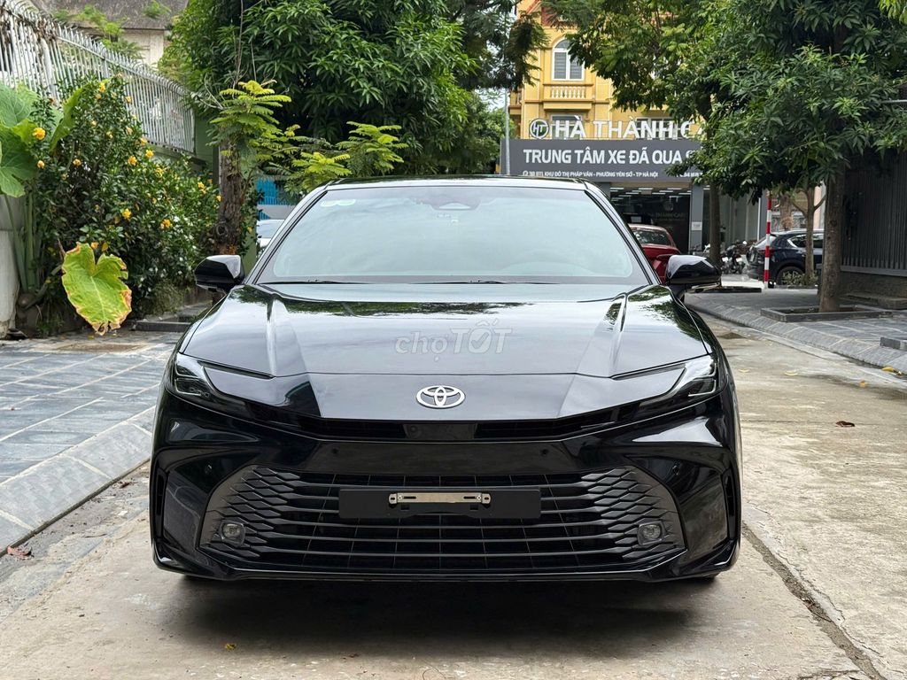 Toyota Camry 2025 - ảnh 1