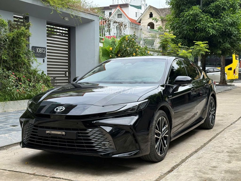 Toyota Camry 2025 - ảnh 2