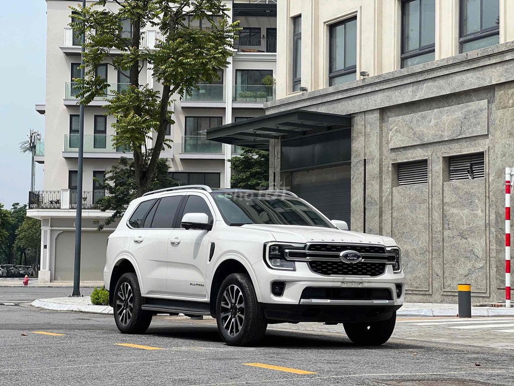 Ford Everest - ảnh 2