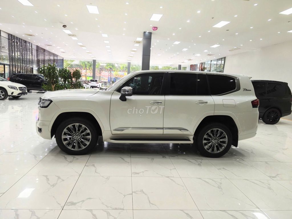 Toyota Land Cruiser LC300 2021 - ảnh 2