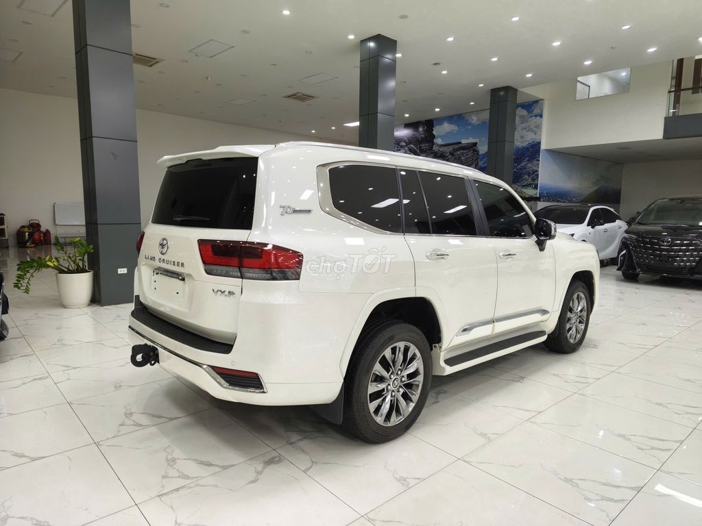 Toyota Land Cruiser LC300 2021 - ảnh 3