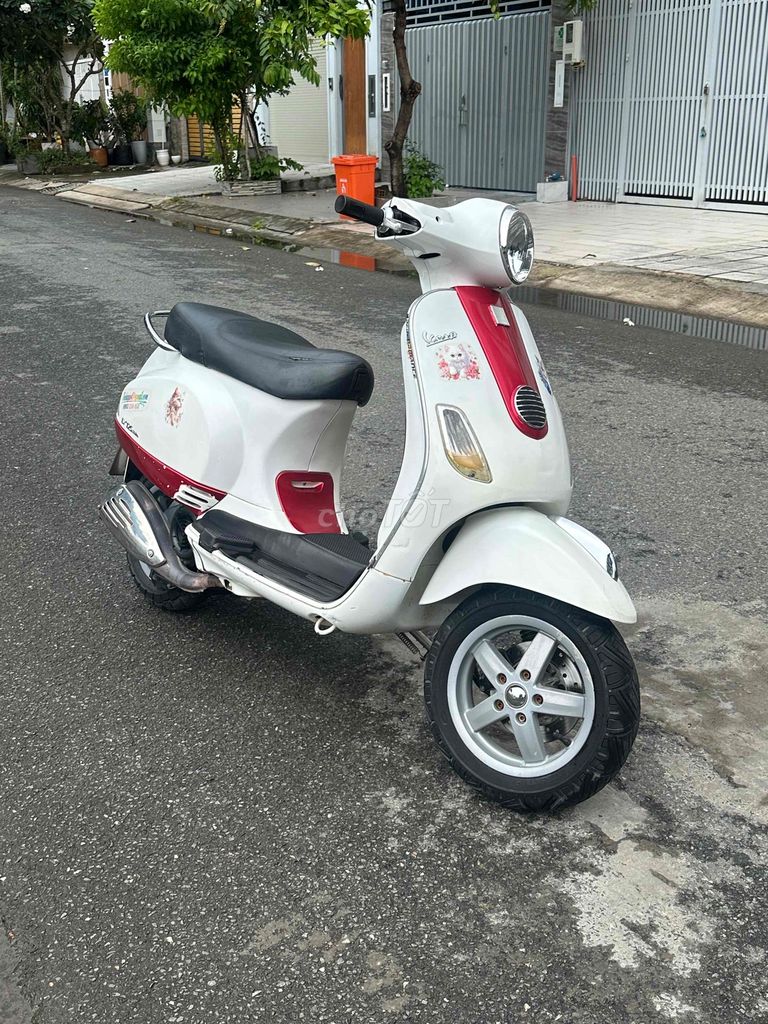 Piaggio Vespa 2011 - ảnh 4