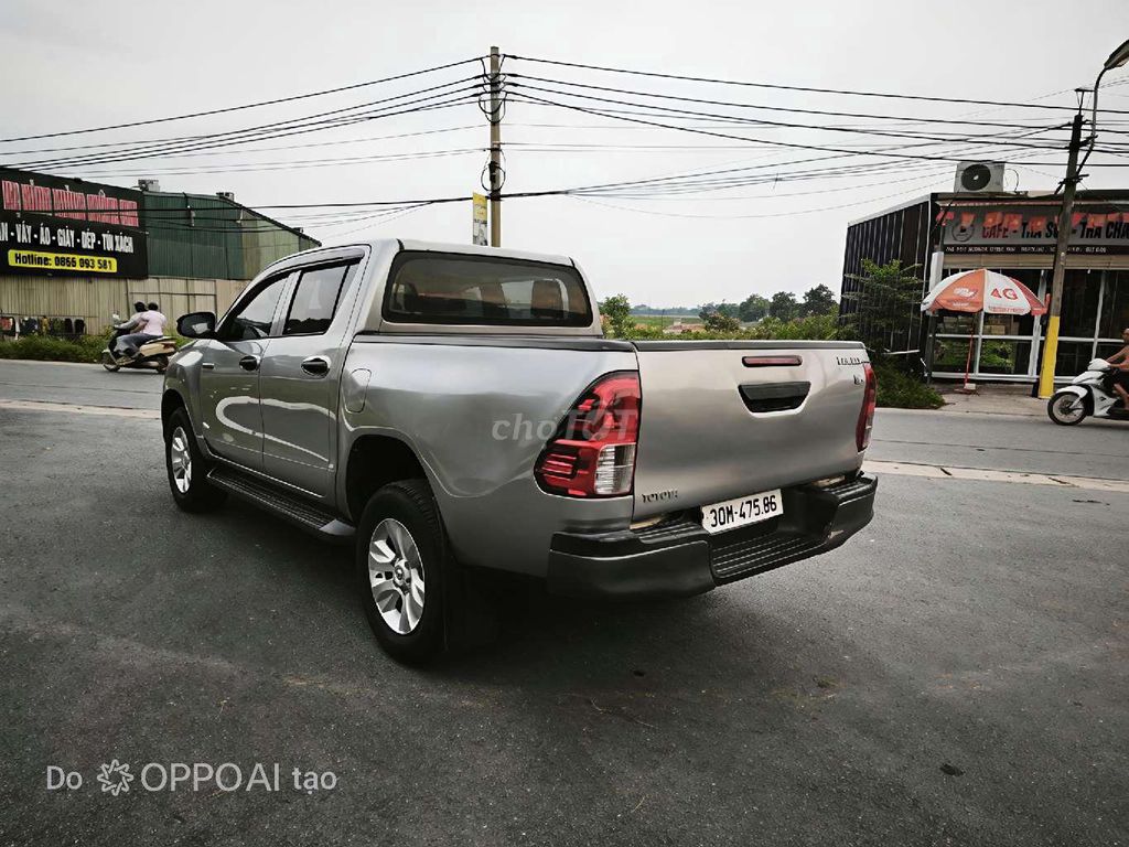 Toyota Hilux - ảnh 3