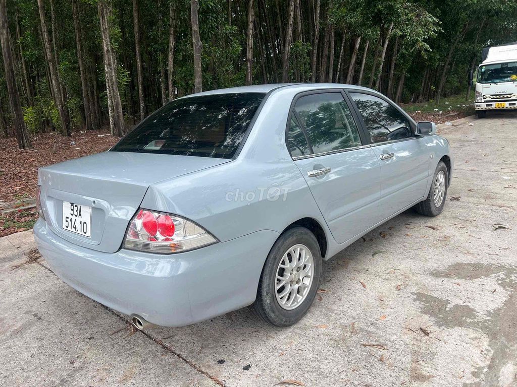 Mitsubishi Lancer - ảnh 2