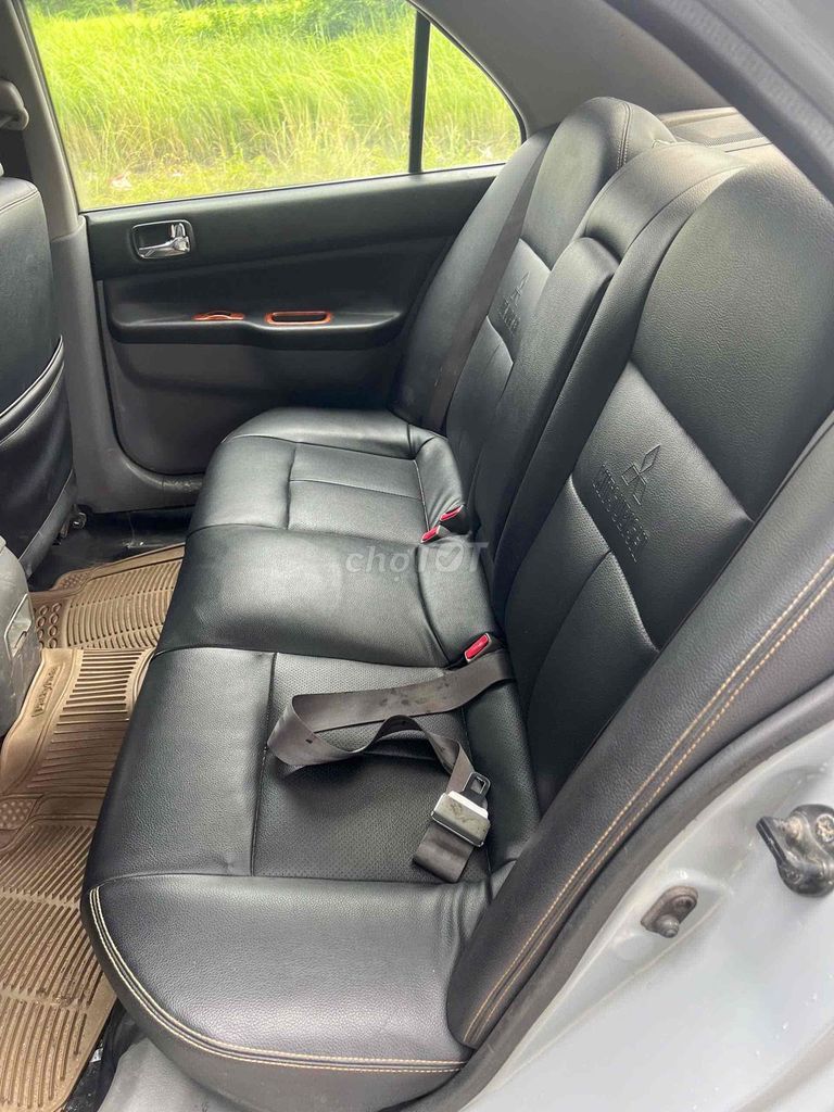 Mitsubishi Lancer - ảnh 4