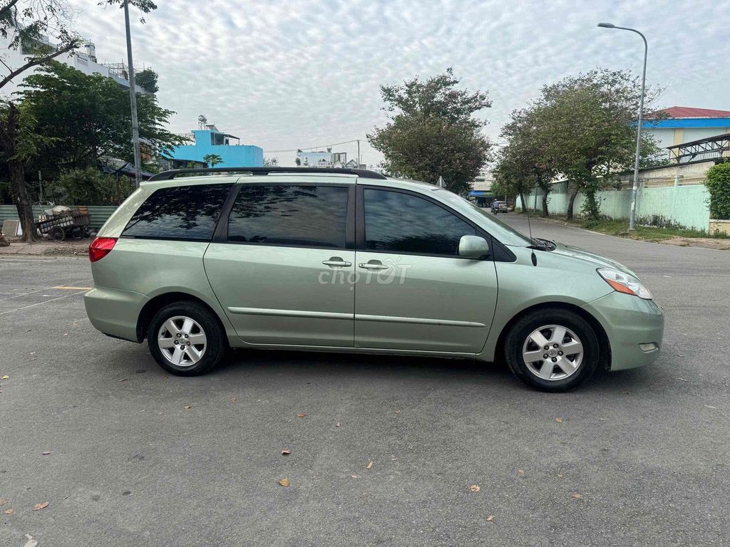 Toyota Sienna 2009 - ảnh 1